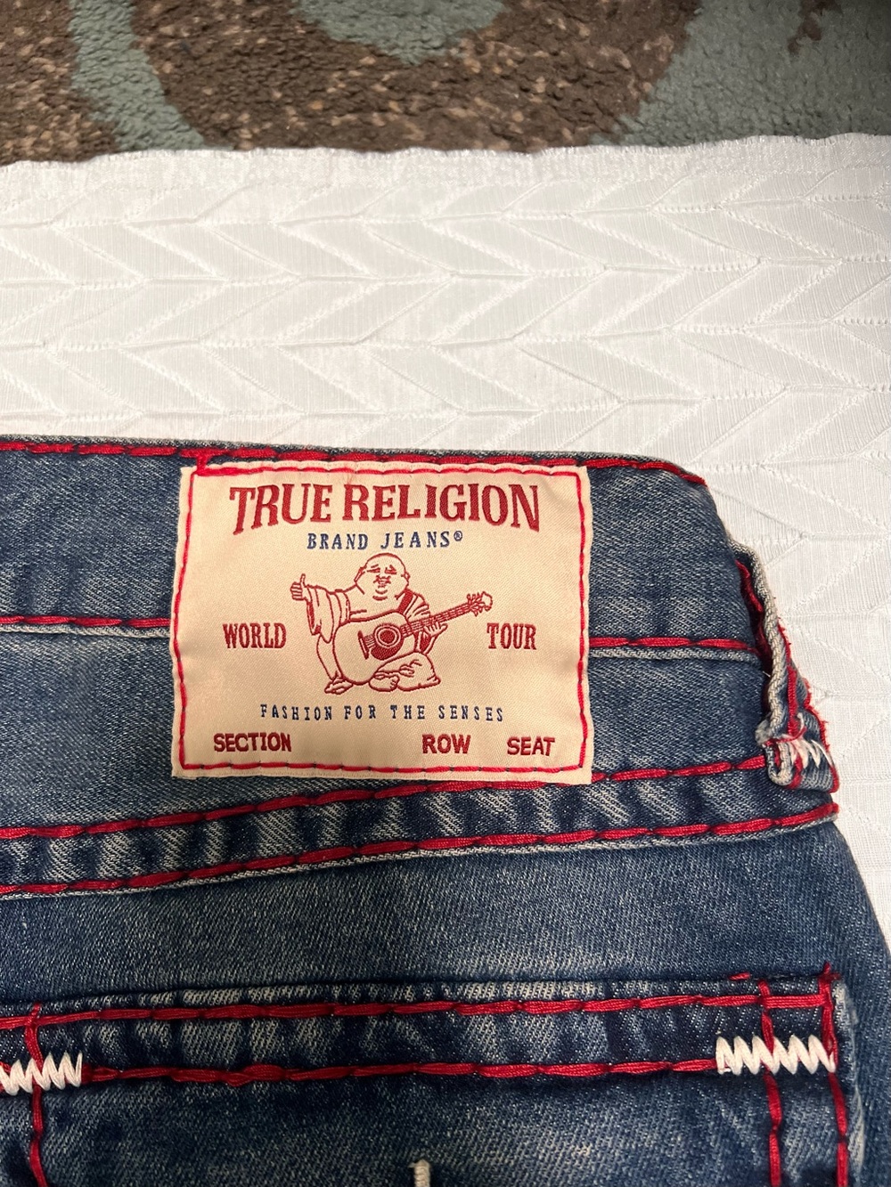 True Religion Men's Relaxed Jeans with Red Stitching - Picture 7 of 9